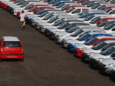 Ιστορικό χαμηλό για τις πωλήσεις αυτοκινήτων